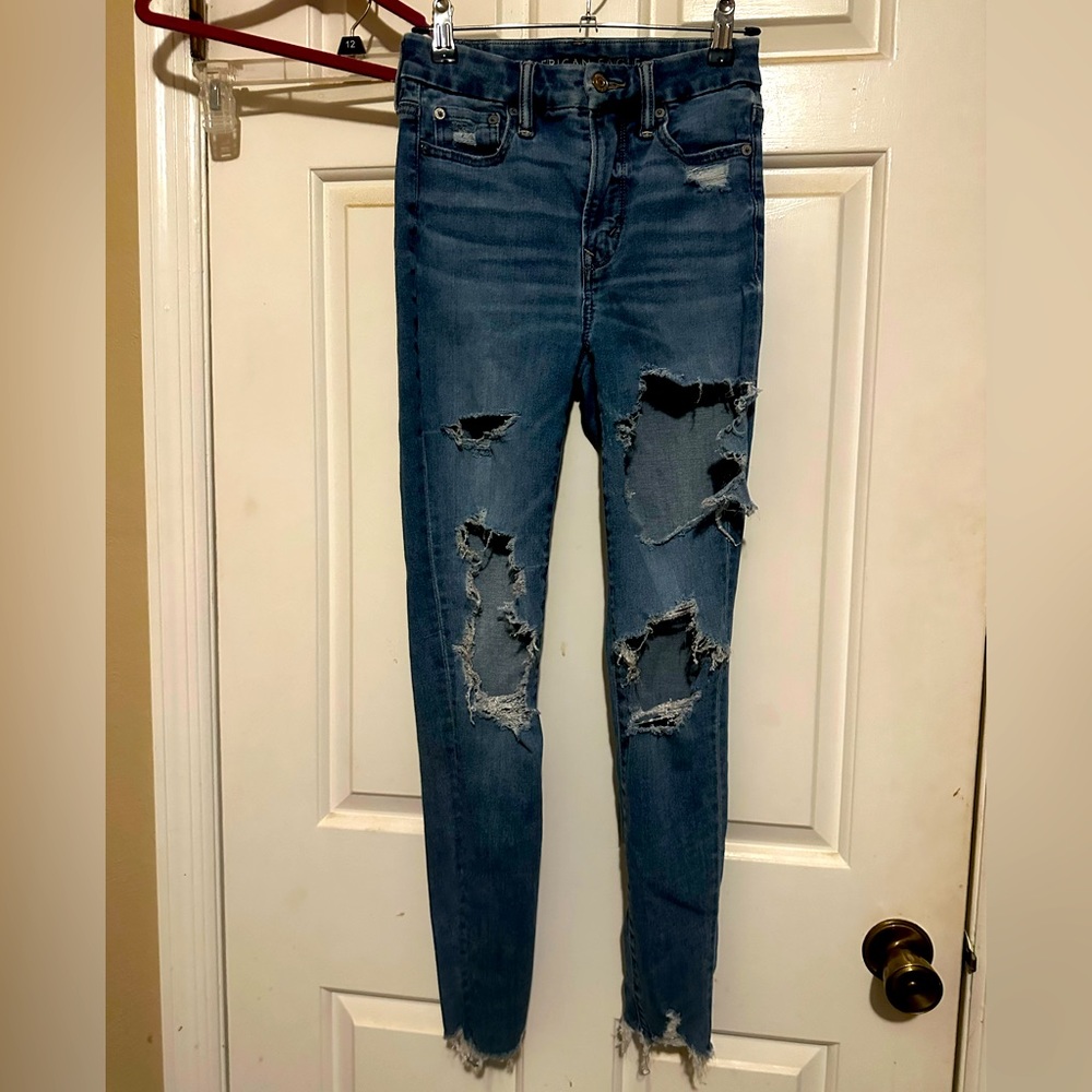 AE The Lu(x)e Jean, Super High Rise jegging, very distressed, Size 2
